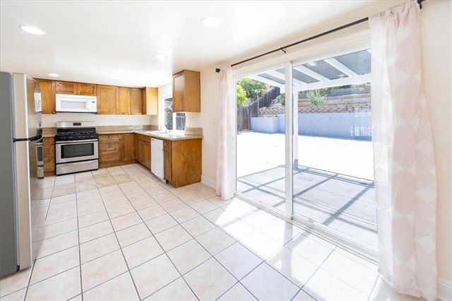835 Raintree Place, Vista, CA 92084