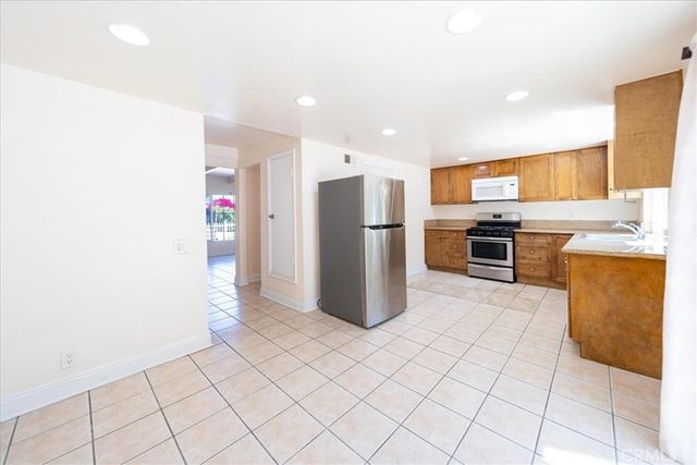 835 Raintree Place, Vista, CA 92084