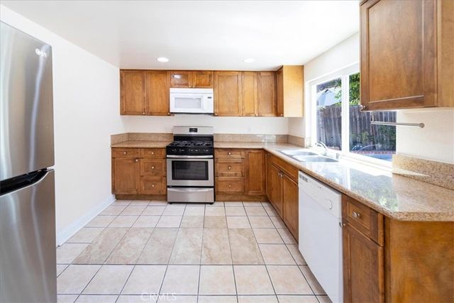 835 Raintree Place, Vista, CA 92084