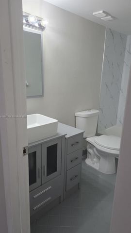 202 Lake Pointe Drive 204, Oakland Park, FL 33309