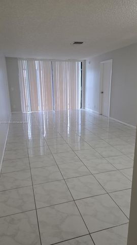 202 Lake Pointe Drive 204, Oakland Park, FL 33309