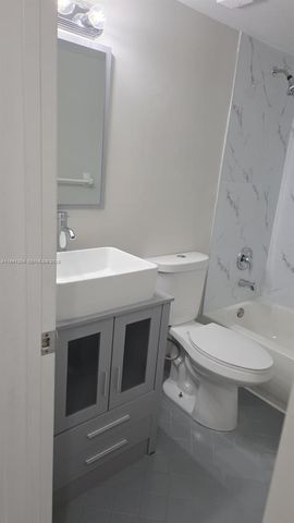 202 Lake Pointe Drive 204, Oakland Park, FL 33309