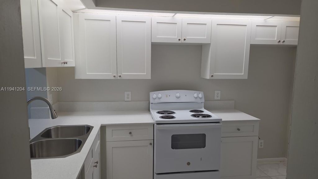 202 Lake Pointe Drive 204, Oakland Park, FL 33309
