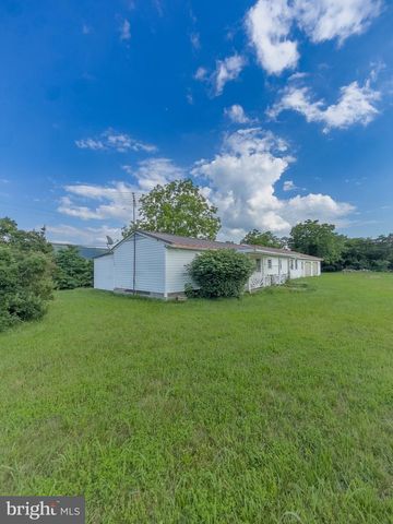11101 WINCHESTER GRADE RD, Berkeley Springs, WV 25411