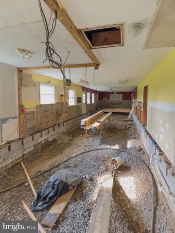 11101 WINCHESTER GRADE RD, Berkeley Springs, WV 25411