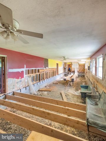 11101 WINCHESTER GRADE RD, Berkeley Springs, WV 25411