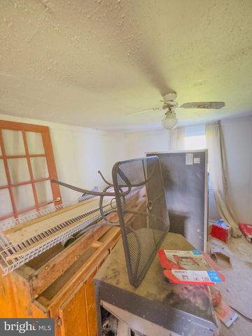 11101 WINCHESTER GRADE RD, Berkeley Springs, WV 25411