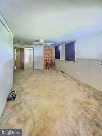 11101 WINCHESTER GRADE RD, Berkeley Springs, WV 25411