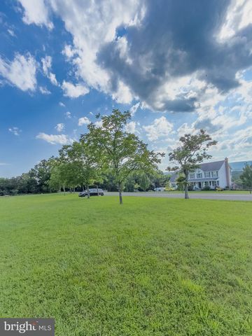 11101 WINCHESTER GRADE RD, Berkeley Springs, WV 25411