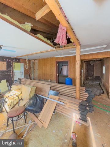11101 WINCHESTER GRADE RD, Berkeley Springs, WV 25411