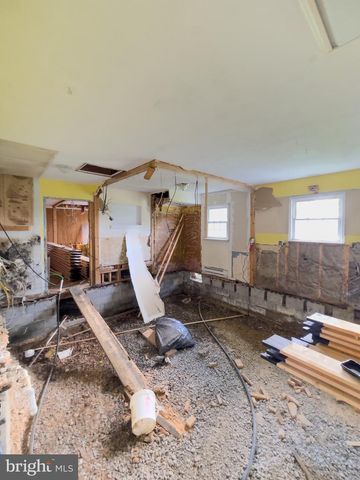 11101 WINCHESTER GRADE RD, Berkeley Springs, WV 25411