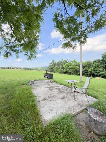 11101 WINCHESTER GRADE RD, Berkeley Springs, WV 25411