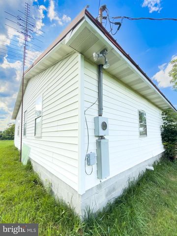11101 WINCHESTER GRADE RD, Berkeley Springs, WV 25411