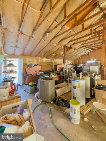 11101 WINCHESTER GRADE RD, Berkeley Springs, WV 25411