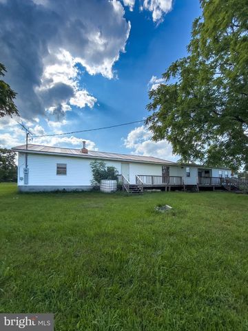 11101 WINCHESTER GRADE RD, Berkeley Springs, WV 25411