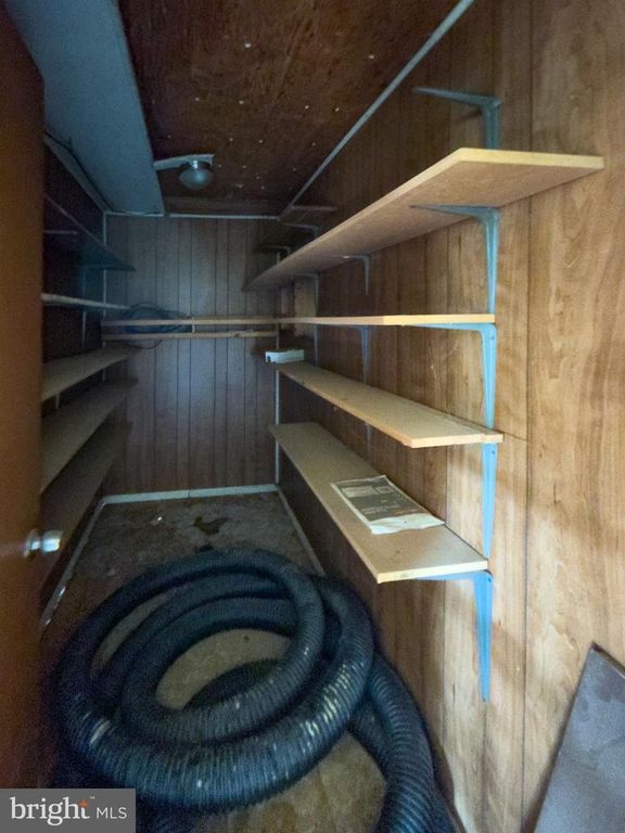 11101 WINCHESTER GRADE RD, Berkeley Springs, WV 25411
