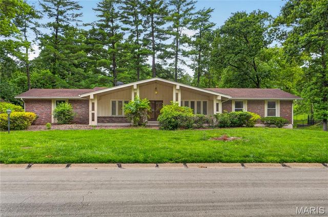 12470 Villa Hill Lane, Creve Coeur, MO 63141