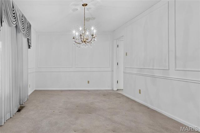 12470 Villa Hill Lane, Creve Coeur, MO 63141