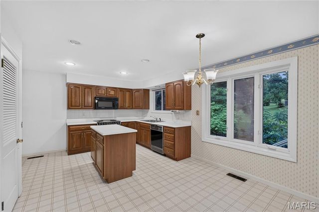 12470 Villa Hill Lane, Creve Coeur, MO 63141