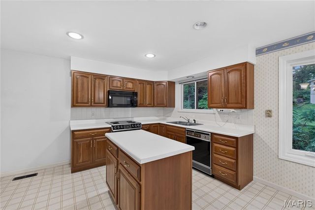 12470 Villa Hill Lane, Creve Coeur, MO 63141