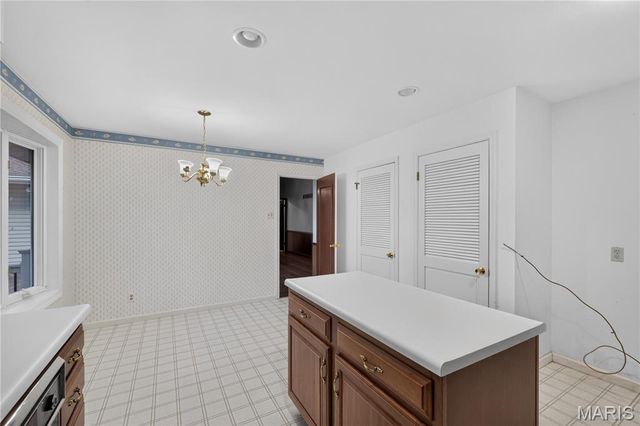 12470 Villa Hill Lane, Creve Coeur, MO 63141