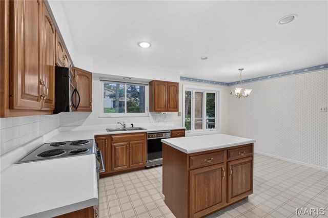 12470 Villa Hill Lane, Creve Coeur, MO 63141
