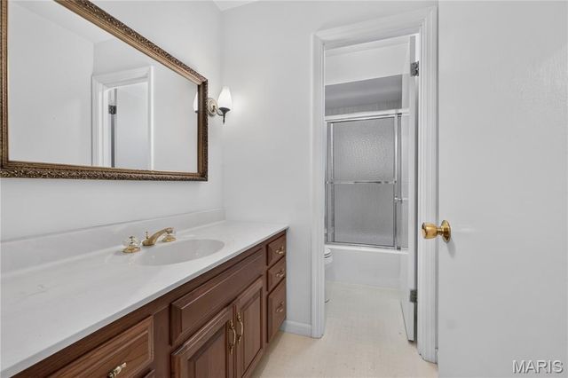 12470 Villa Hill Lane, Creve Coeur, MO 63141