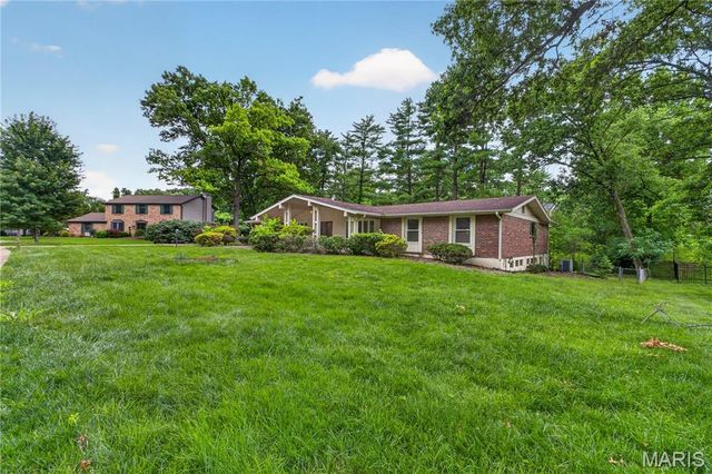 12470 Villa Hill Lane, Creve Coeur, MO 63141