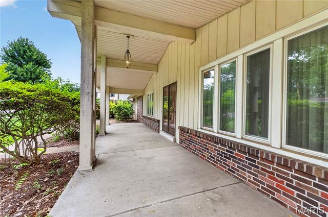 12470 Villa Hill Lane, Creve Coeur, MO 63141