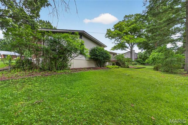 12470 Villa Hill Lane, Creve Coeur, MO 63141