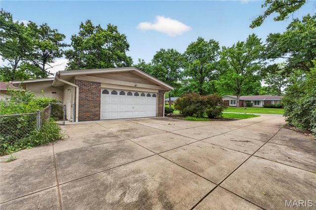 12470 Villa Hill Lane, Creve Coeur, MO 63141