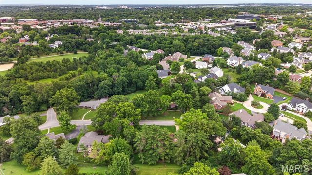 12470 Villa Hill Lane, Creve Coeur, MO 63141