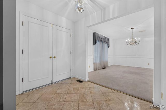 12470 Villa Hill Lane, Creve Coeur, MO 63141