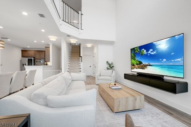 63 Aspen Dr, Cedar Grove Twp., NJ 07009