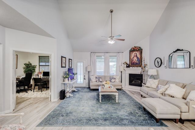 2817 Stallion Trail Way, Aubrey, TX 76227