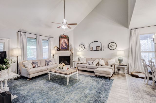 2817 Stallion Trail Way, Aubrey, TX 76227