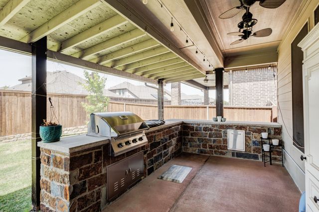 2817 Stallion Trail Way, Aubrey, TX 76227