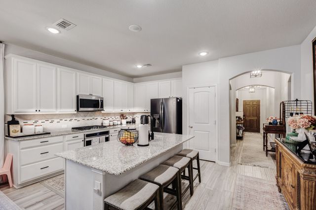 2817 Stallion Trail Way, Aubrey, TX 76227