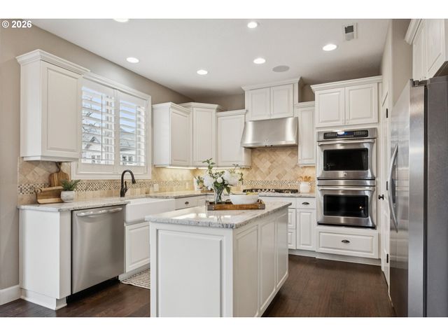 2724 Ridge Ln, West Linn, OR 97068