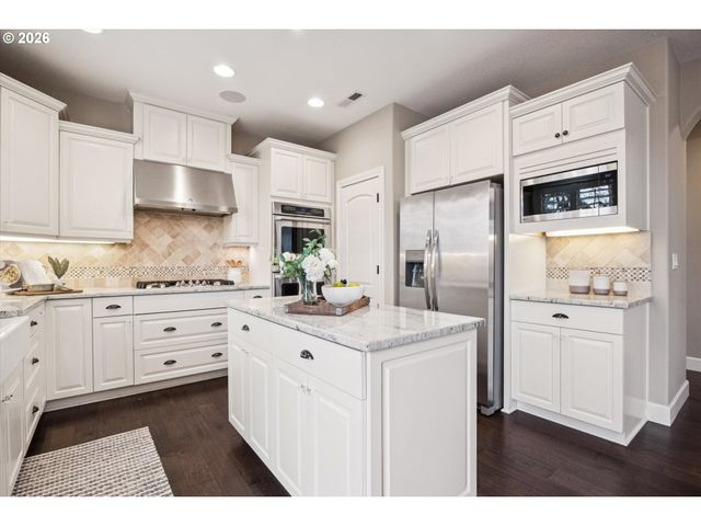 2724 Ridge Ln, West Linn, OR 97068