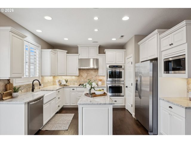 2724 Ridge Ln, West Linn, OR 97068