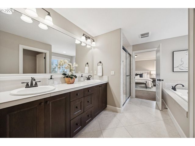 2724 Ridge Ln, West Linn, OR 97068