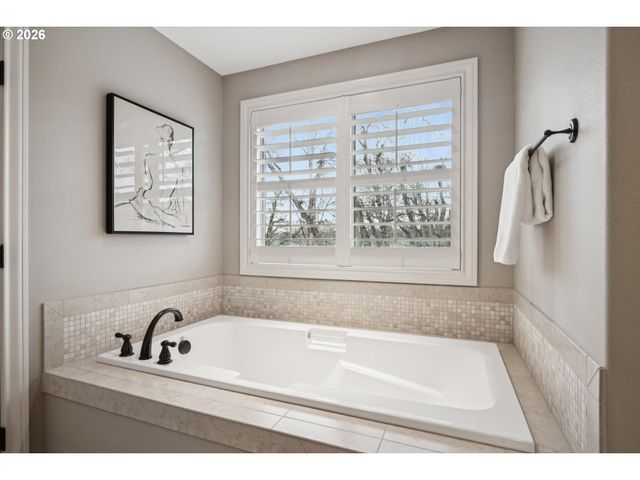 2724 Ridge Ln, West Linn, OR 97068