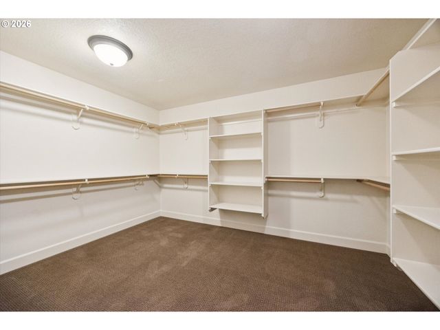 2724 Ridge Ln, West Linn, OR 97068