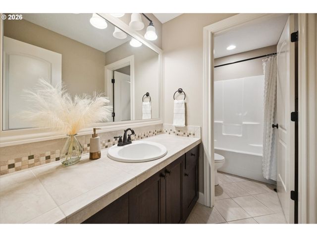 2724 Ridge Ln, West Linn, OR 97068