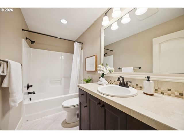 2724 Ridge Ln, West Linn, OR 97068