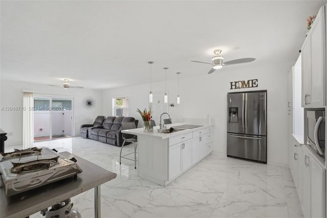 3177 NW 75th Way, Hollywood, FL 33024