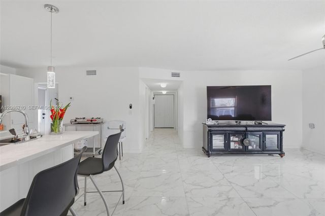3177 NW 75th Way, Hollywood, FL 33024