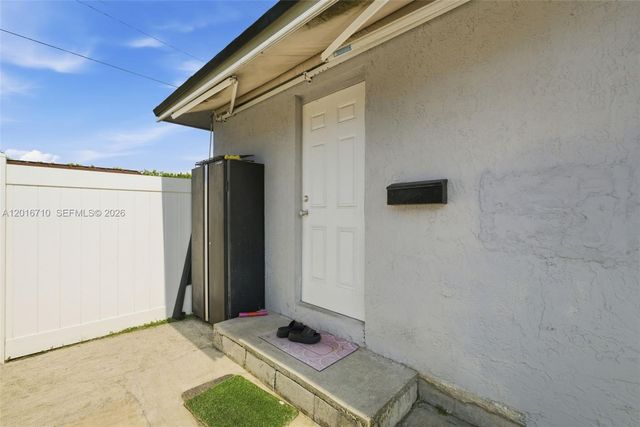 3177 NW 75th Way, Hollywood, FL 33024