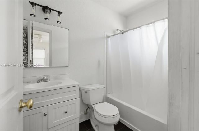 3177 NW 75th Way, Hollywood, FL 33024
